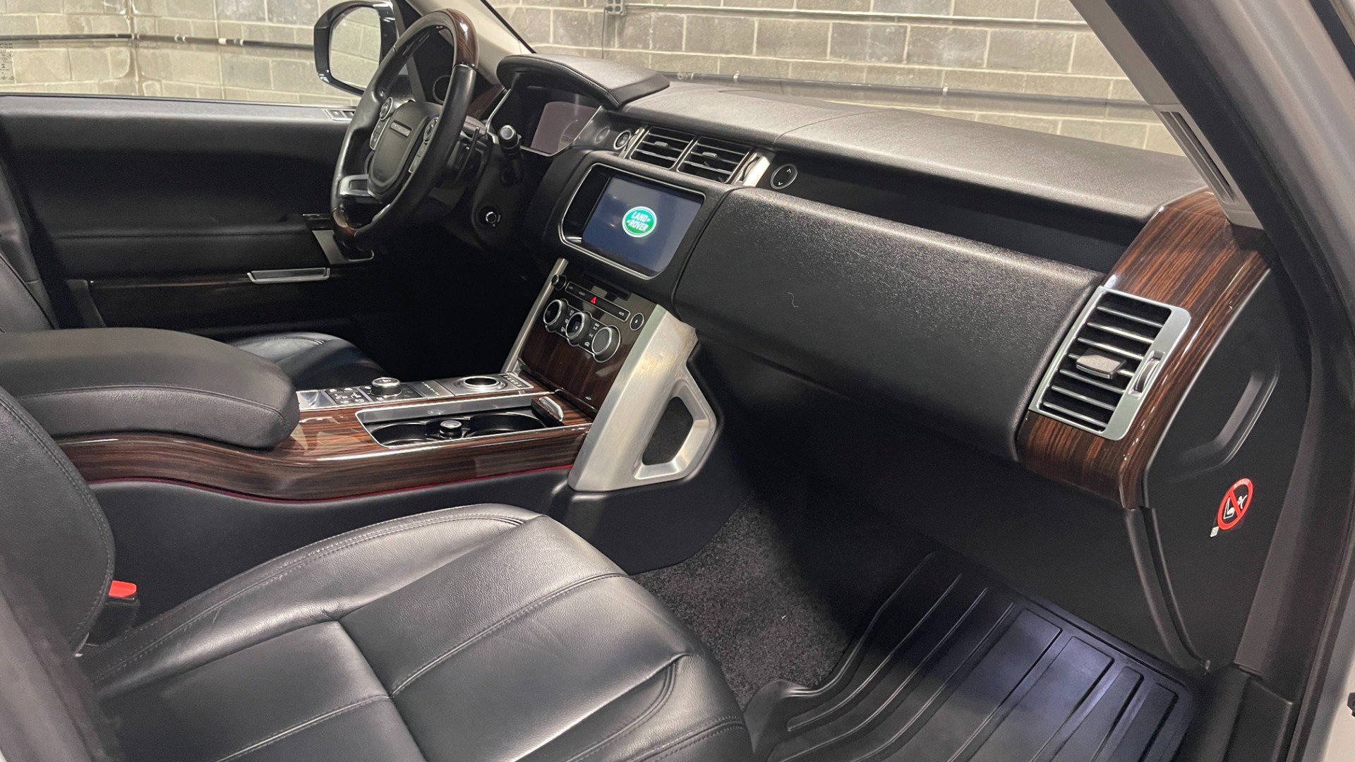 Used 2017 Land Rover Range Rover image 18