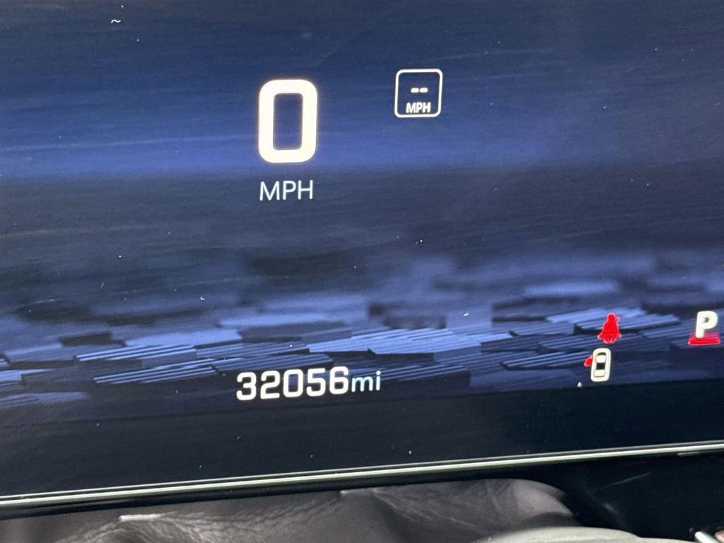 Used 2025 Chevrolet Suburban Z71 image 10