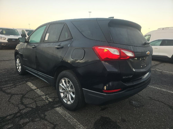 Used 2021 Chevrolet Equinox LS w/ LS Convenience Package AWD/4WD image 4