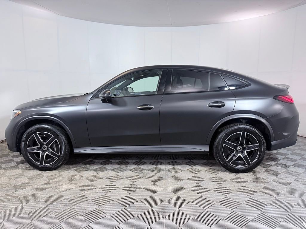 Used 2025 Mercedes-Benz GLC 300 4MATIC image 3