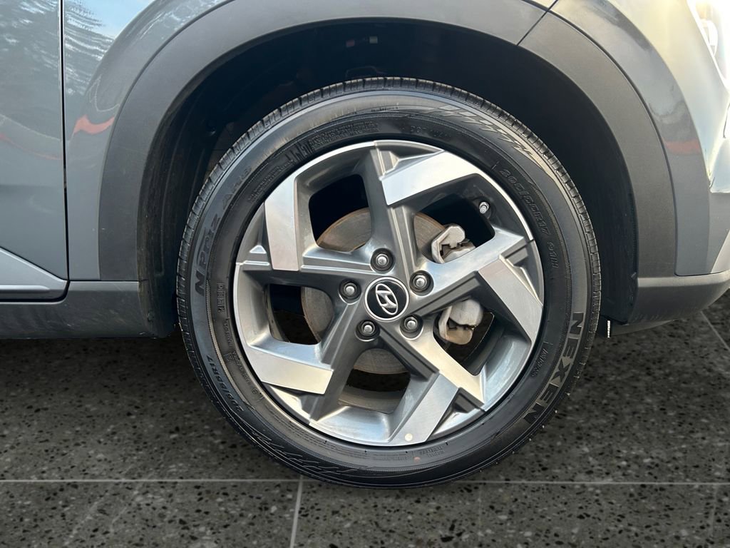 Certified 2025 Hyundai Venue SEL image 9