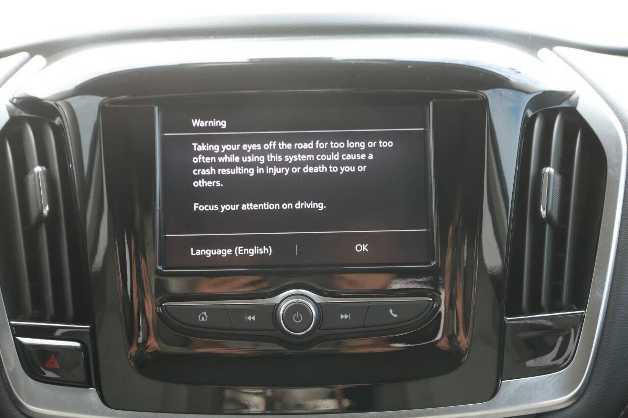 Used 2021 Chevrolet Traverse LS FWD image 20