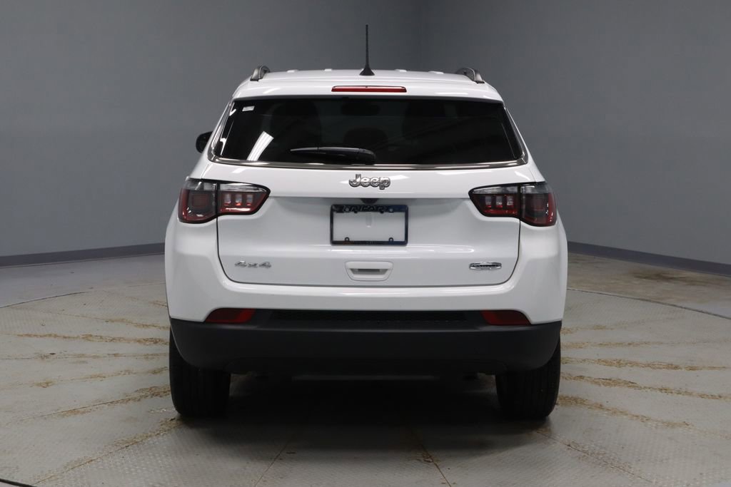 Used 2025 Jeep Compass Latitude AWD/4WD image 9
