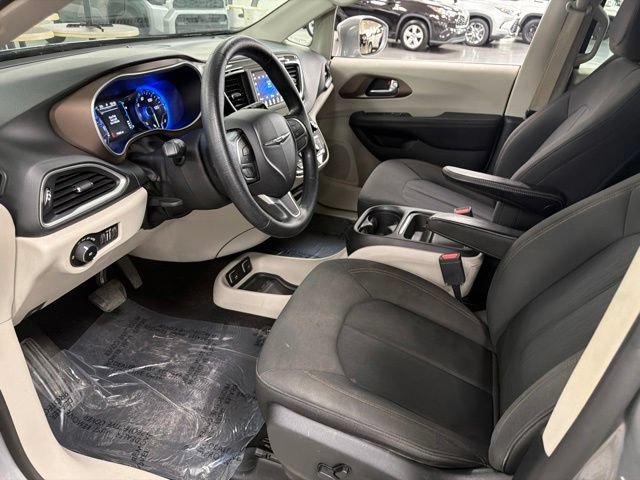 Used 2019 Chrysler Pacifica Touring Plus FWD image 14