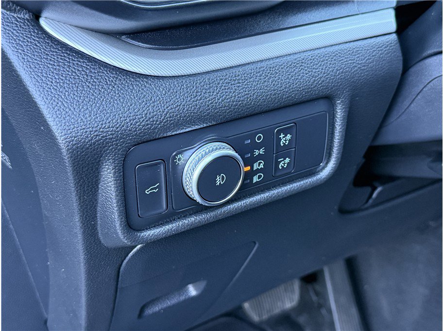 Used 2020 Ford Explorer XLT w/ Equipment Group 202A AWD/4WD image 19