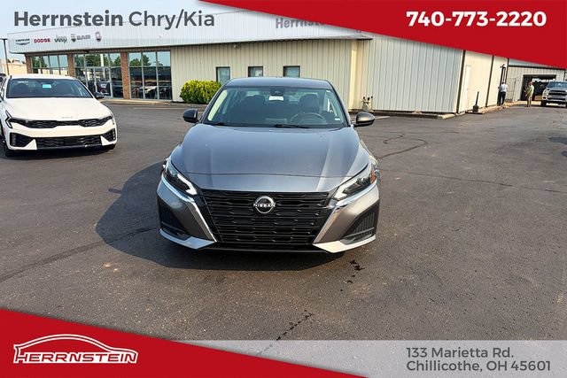 Used 2024 Nissan Altima 2.5 SV FWD image 2