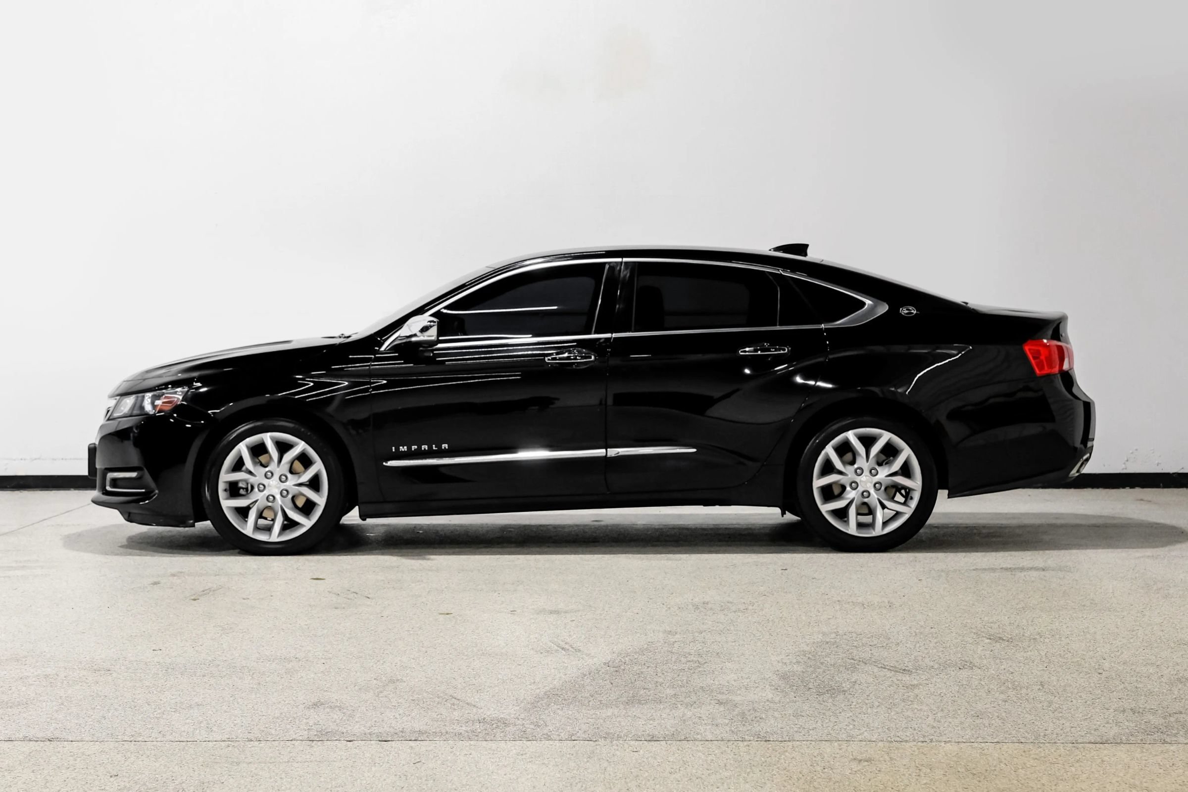 Used 2018 Chevrolet Impala Premier FWD image 9