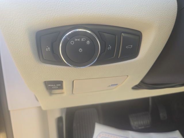 Used 2017 Lincoln Continental Select w/ Climate Package image 13