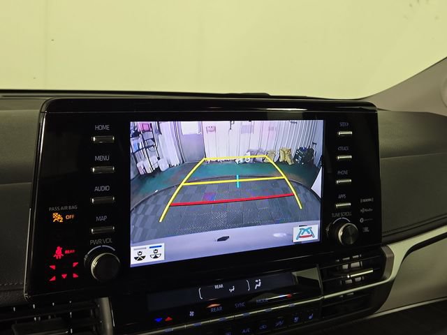 Used 2023 Toyota Sienna Limited FWD image 21