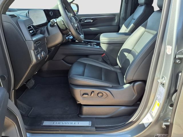 Used 2025 Chevrolet Suburban Z71 AWD/4WD image 23