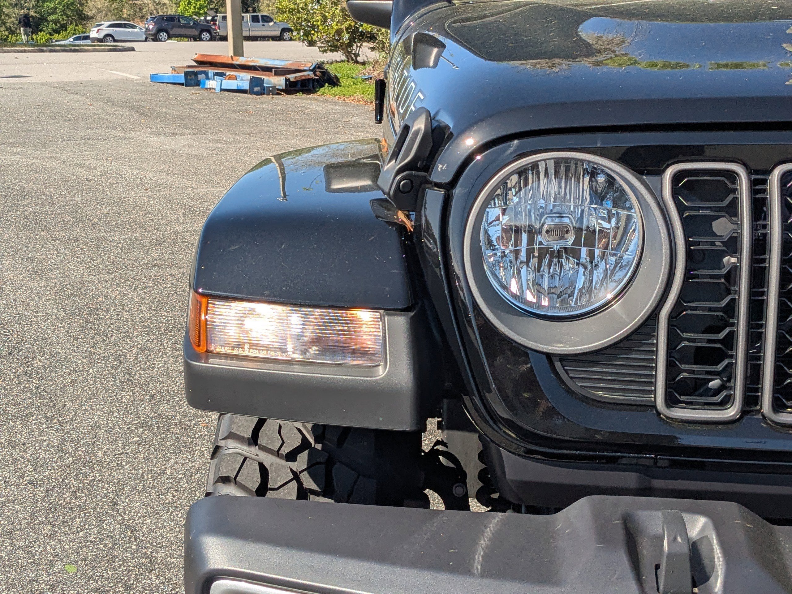 New 2025 Jeep Gladiator High Tide image 9