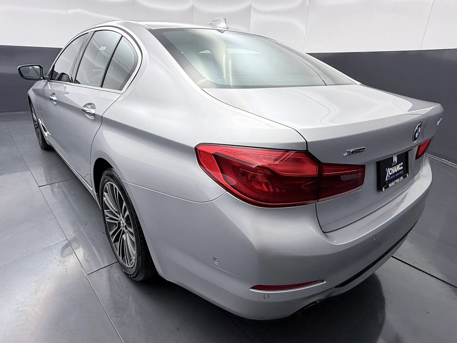 Used 2018 BMW 530i xDrive w/ Premium Package AWD/4WD image 6