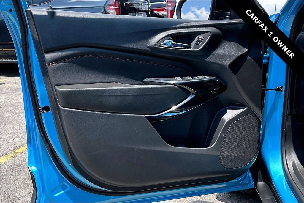 Used 2025 Chevrolet Trax RS FWD image 19