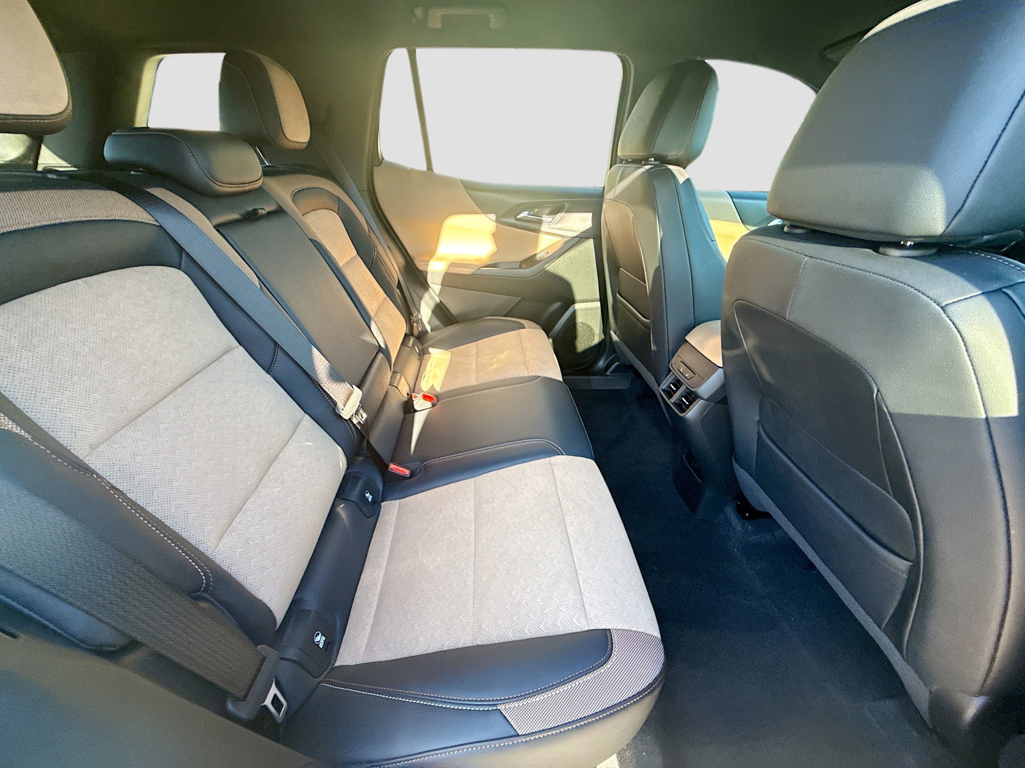 Used 2025 Chevrolet Equinox ACTIV w/ Safety and Technology Package image 29