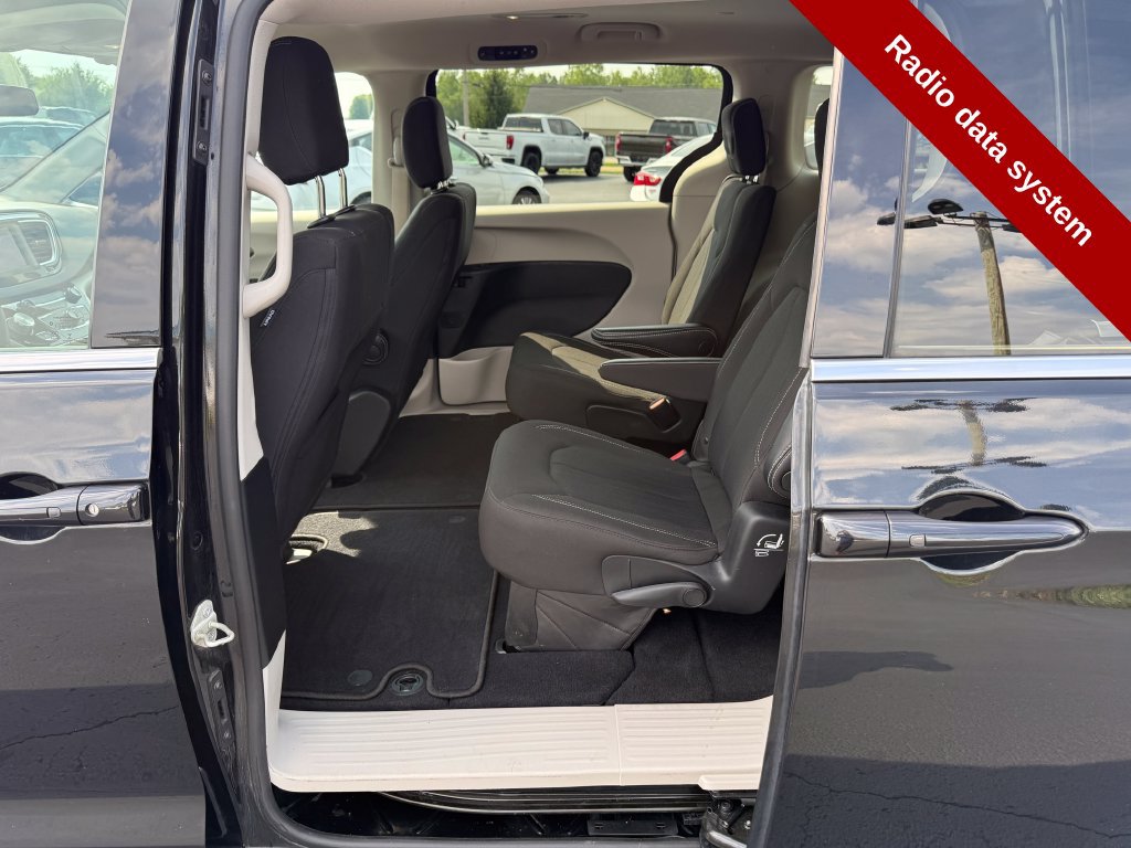 Used 2022 Chrysler Voyager LX FWD image 28