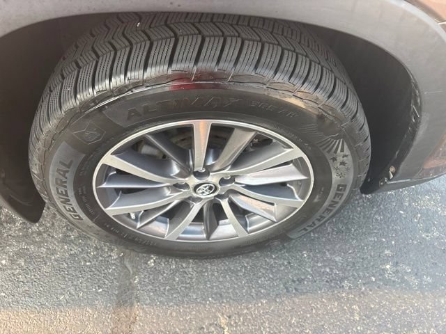 Used 2018 Toyota Highlander XLE AWD/4WD image 30