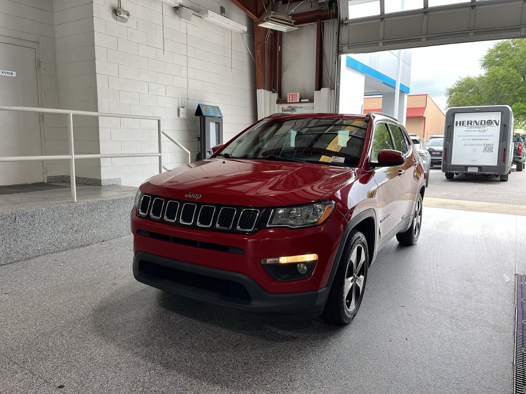 Used 2018 Jeep Compass Latitude w/ Popular Equipment Group FWD image 4