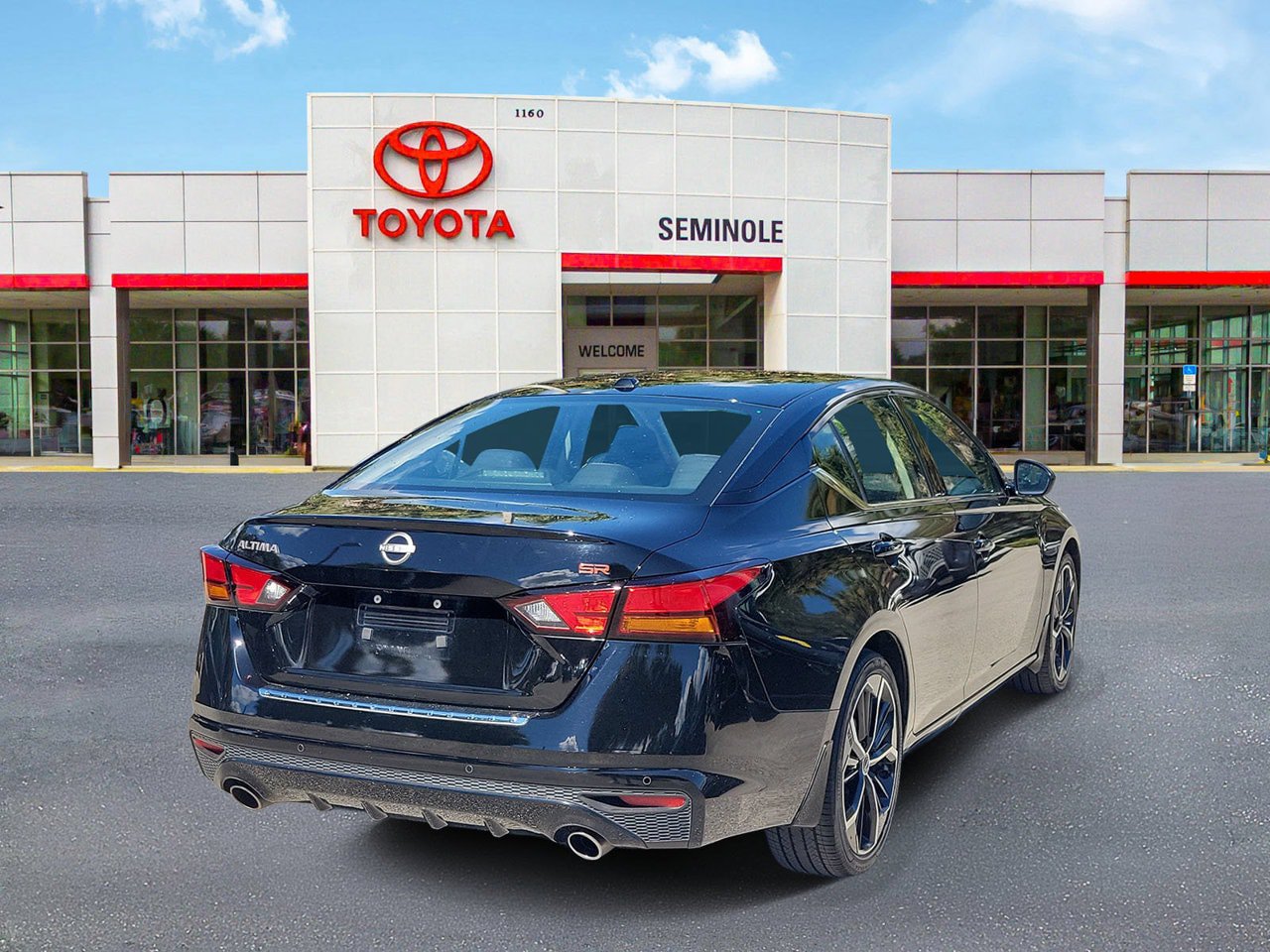 Used 2023 Nissan Altima 2.5 SR w/ SR Premium Package FWD image 3