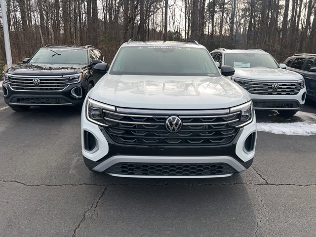 Used 2025 Volkswagen Atlas Peak Edition SE image 6