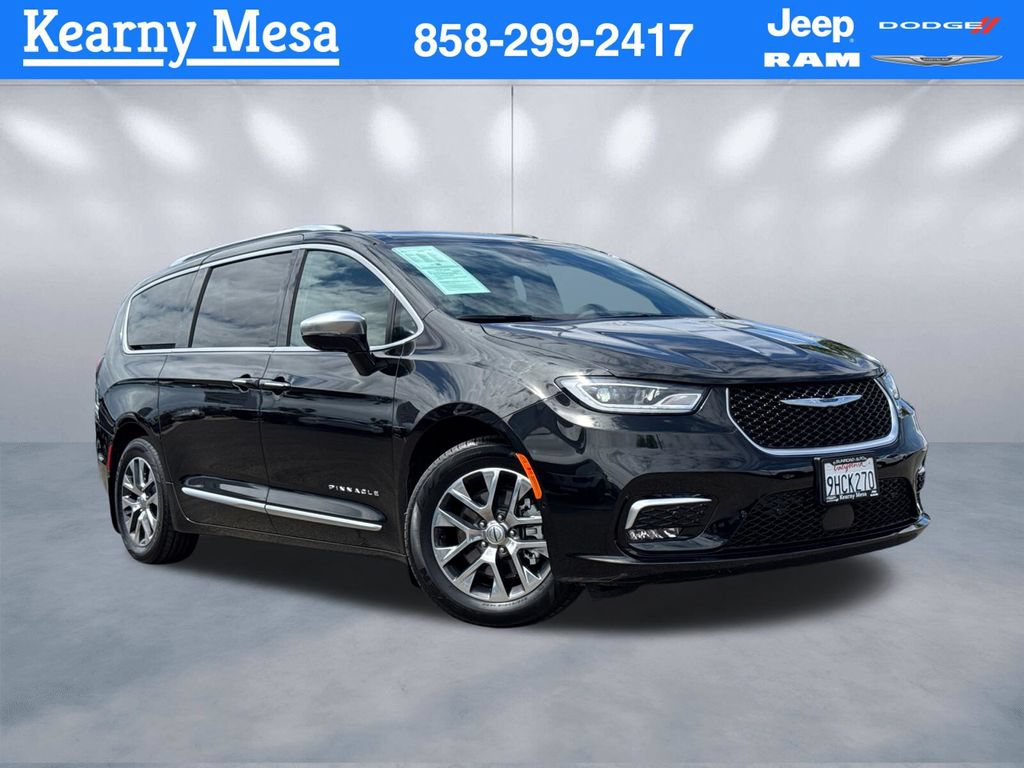 Used 2022 Chrysler Pacifica Pinnacle FWD image 1