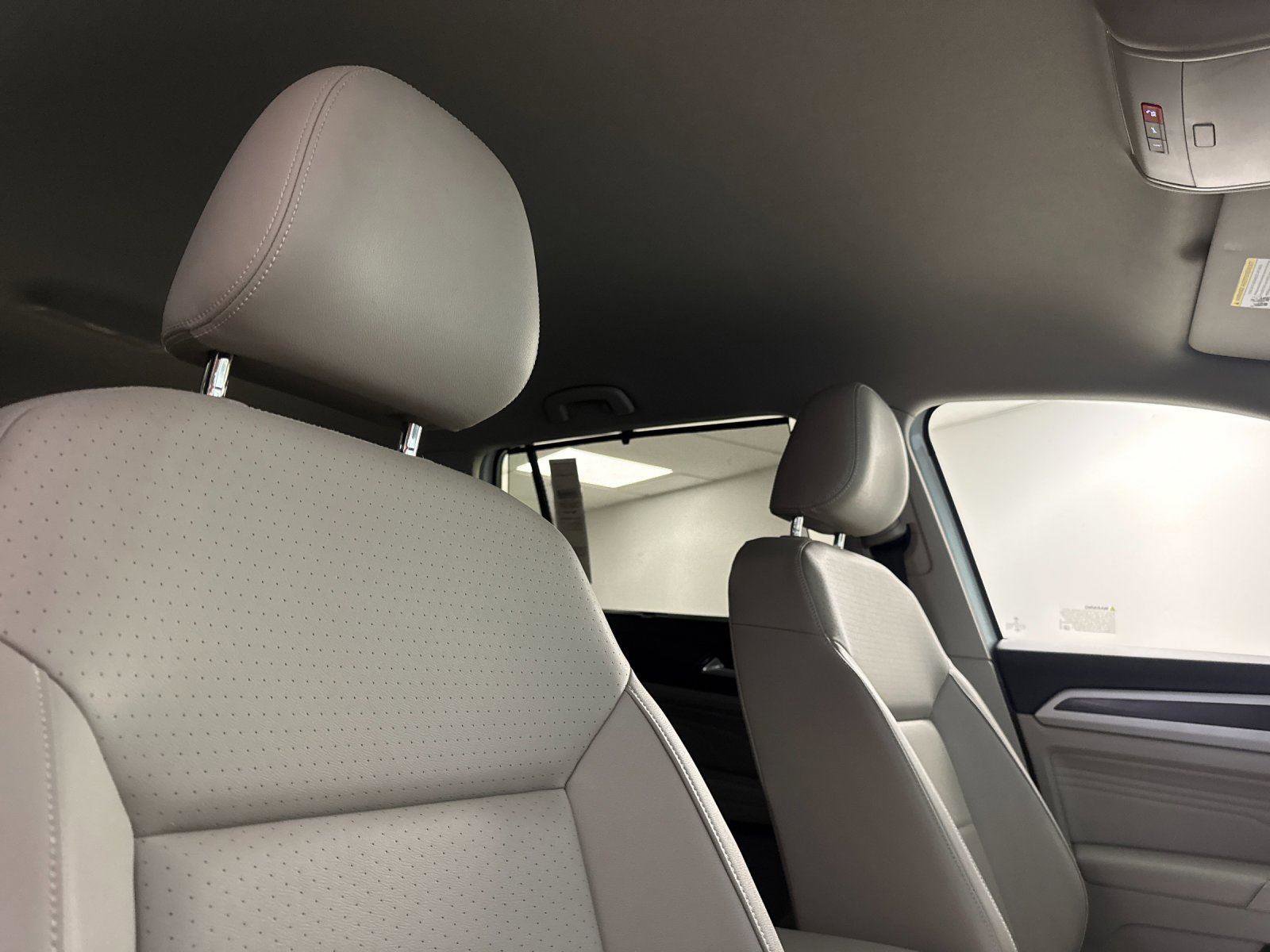 Used 2023 Volkswagen Atlas SE w/ Black Wheel Package image 17