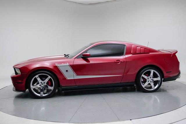 Used 2010 Ford Mustang GT Premium RWD image 2