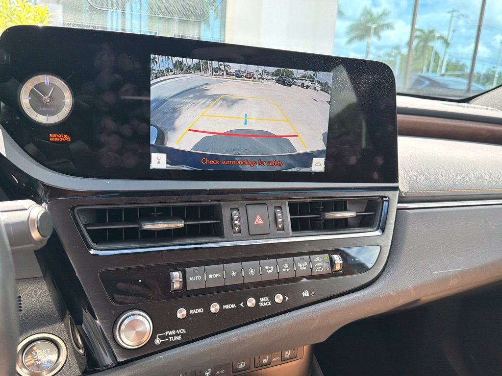 Certified 2024 Lexus ES 350 w/ Technology Package FWD image 4