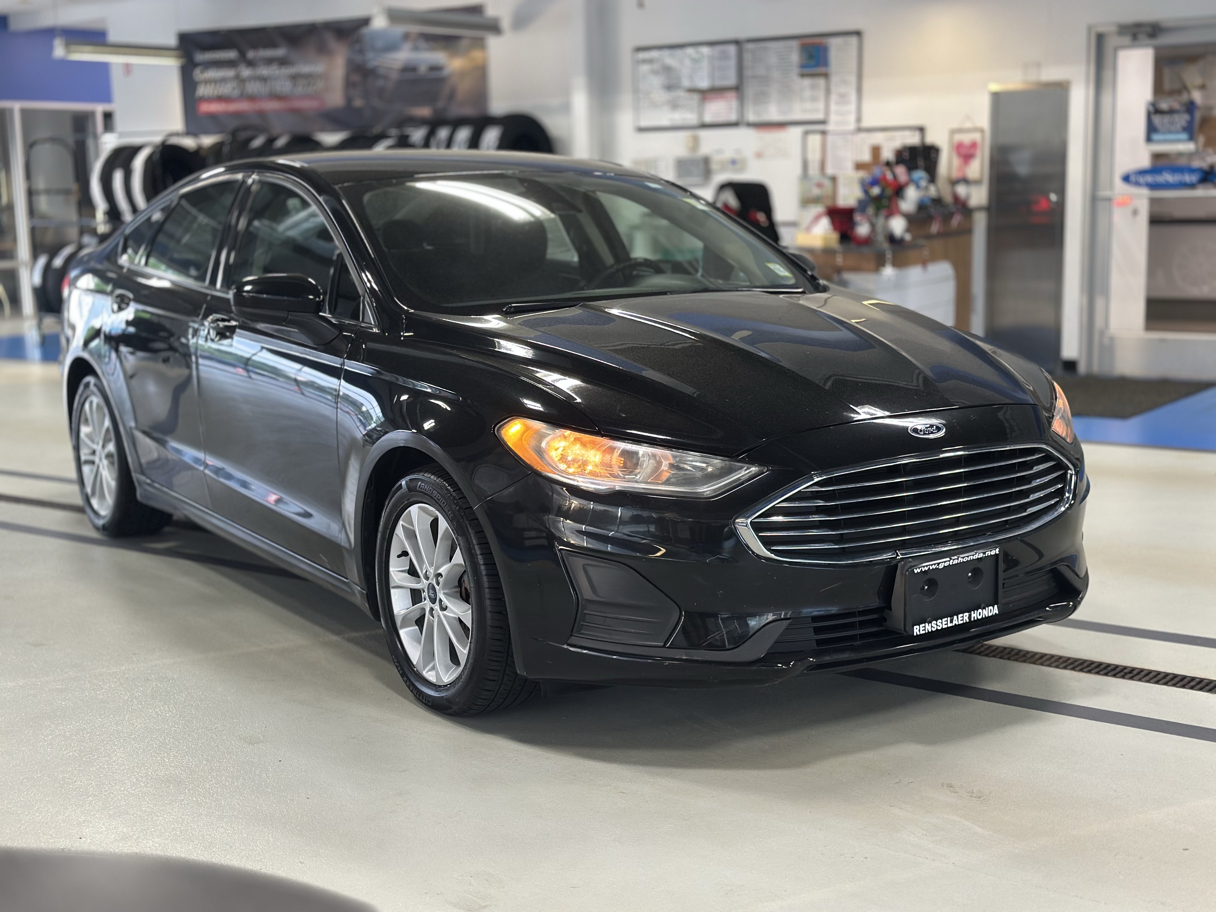Used 2020 Ford Fusion SE FWD image 3