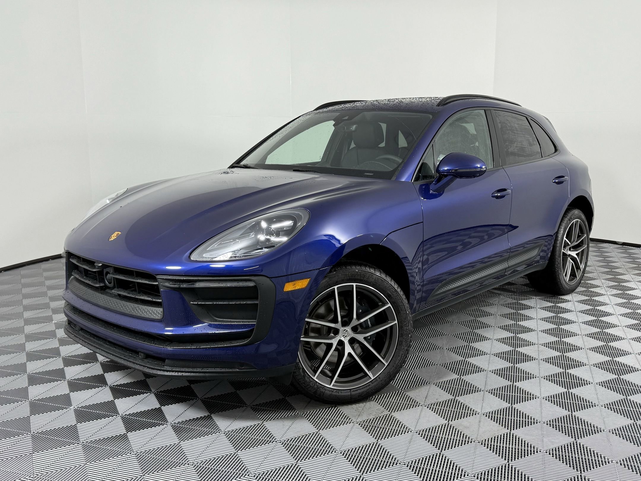 New 2025 Porsche Macan image 1