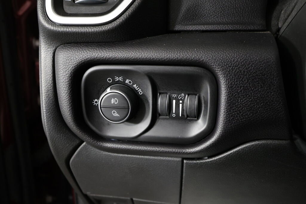 Used 2021 RAM 3500 Laramie image 32