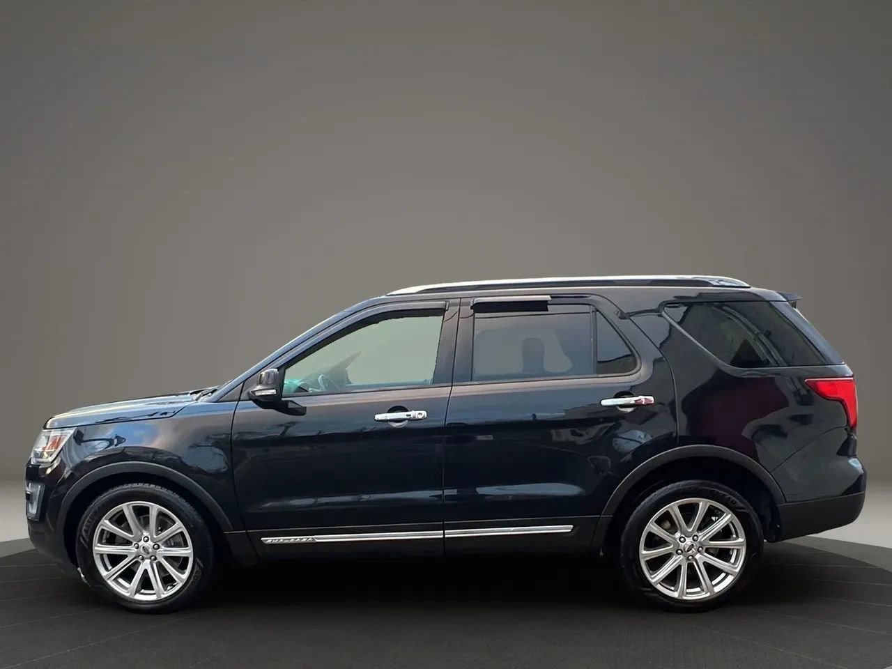 Used 2016 Ford Explorer Limited image 8
