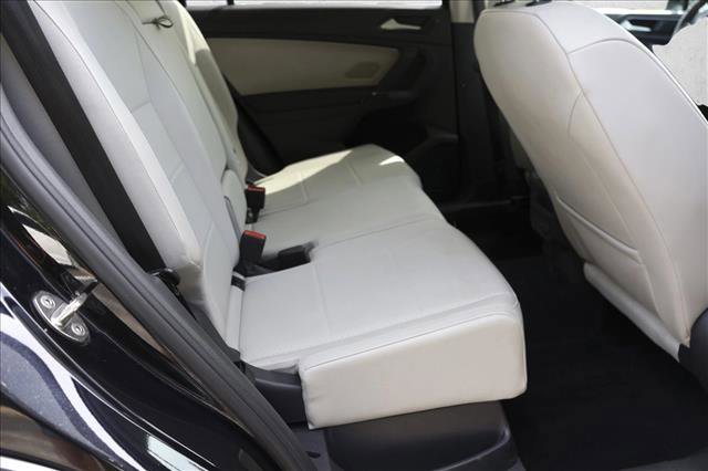 Used 2018 Volkswagen Tiguan SE w/ Panoramic Sunroof Package AWD/4WD image 26