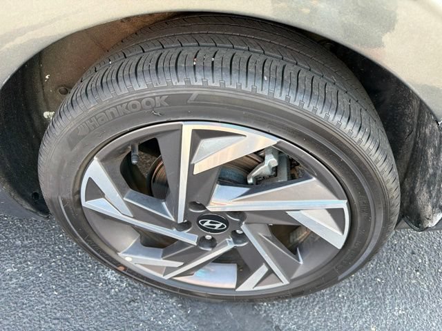 Used 2025 Hyundai Elantra SEL FWD image 29