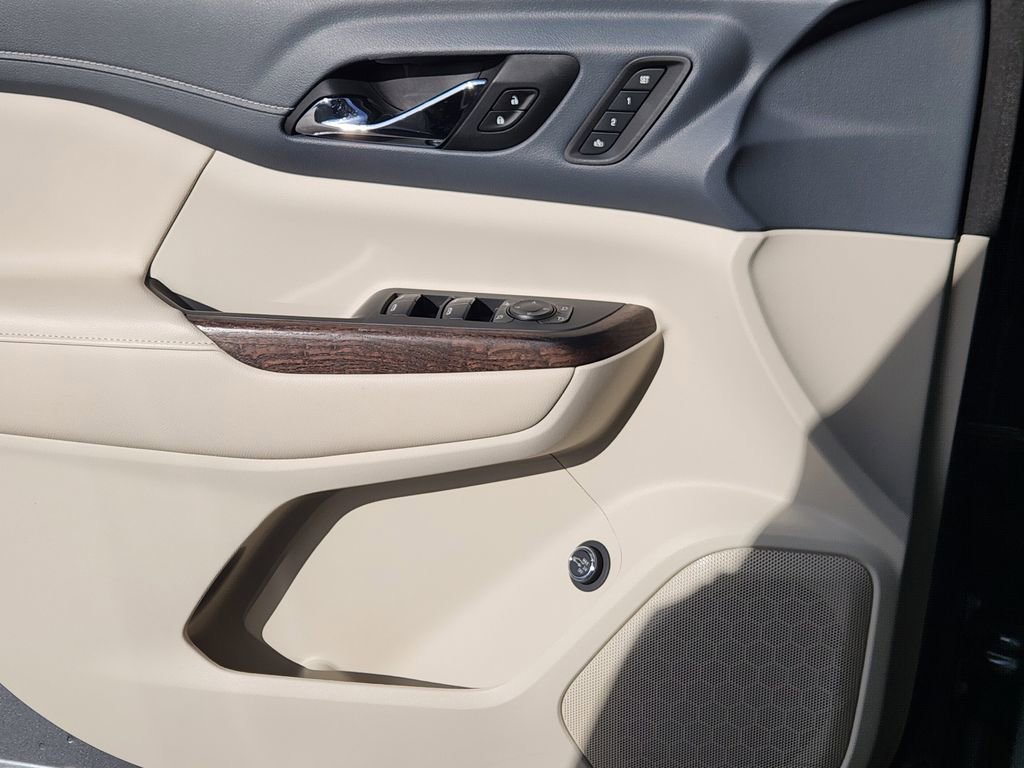 Used 2021 GMC Acadia Denali w/ Denali Technology Package image 22