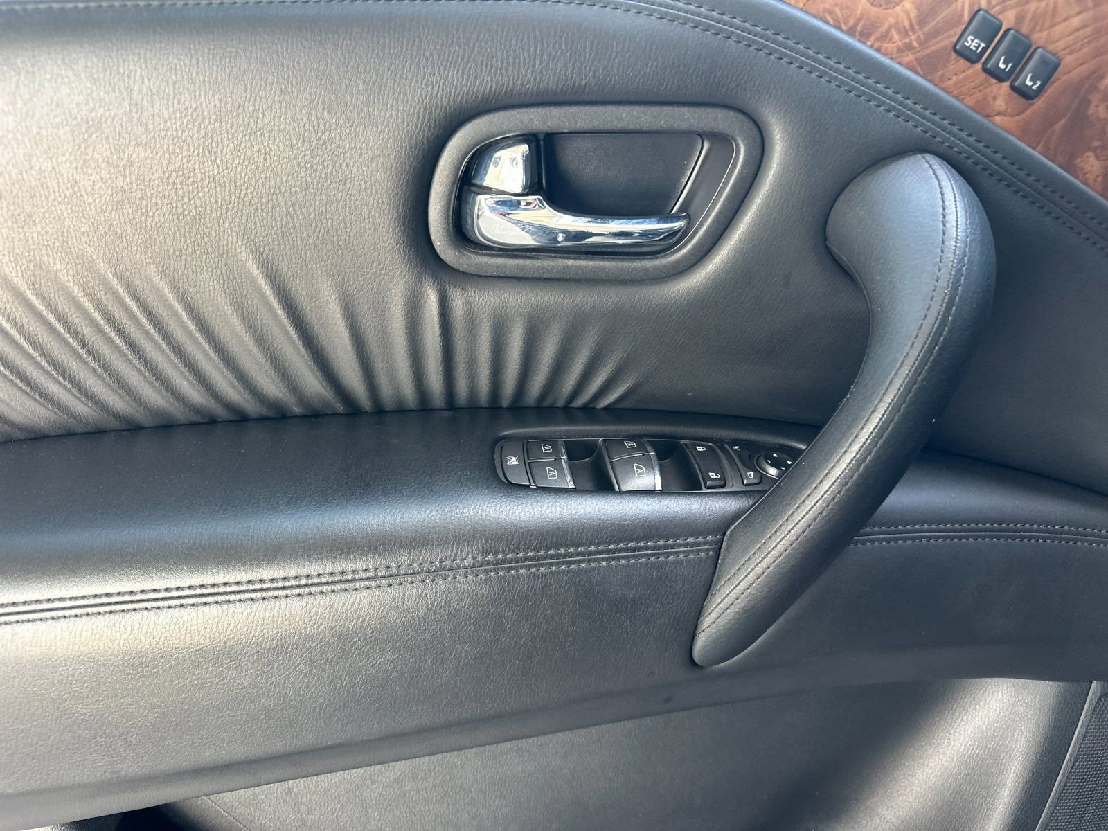 Used 2023 Nissan Armada SL w/ Captain's Chairs Package image 10