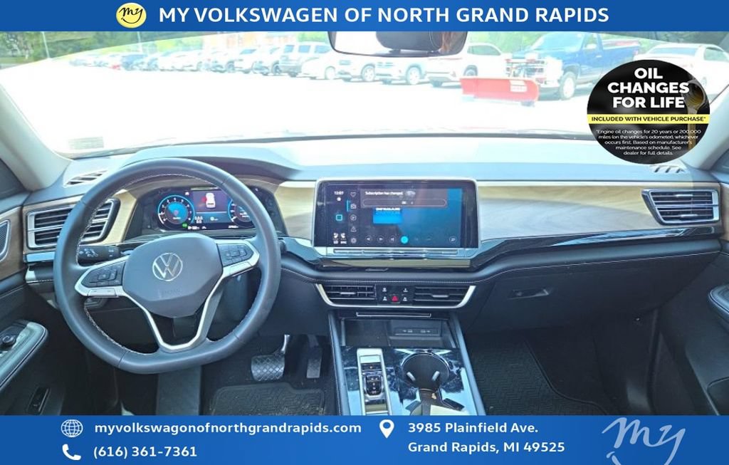 Used 2024 Volkswagen Atlas SE w/ Panoramic Sunroof Package AWD/4WD image 8