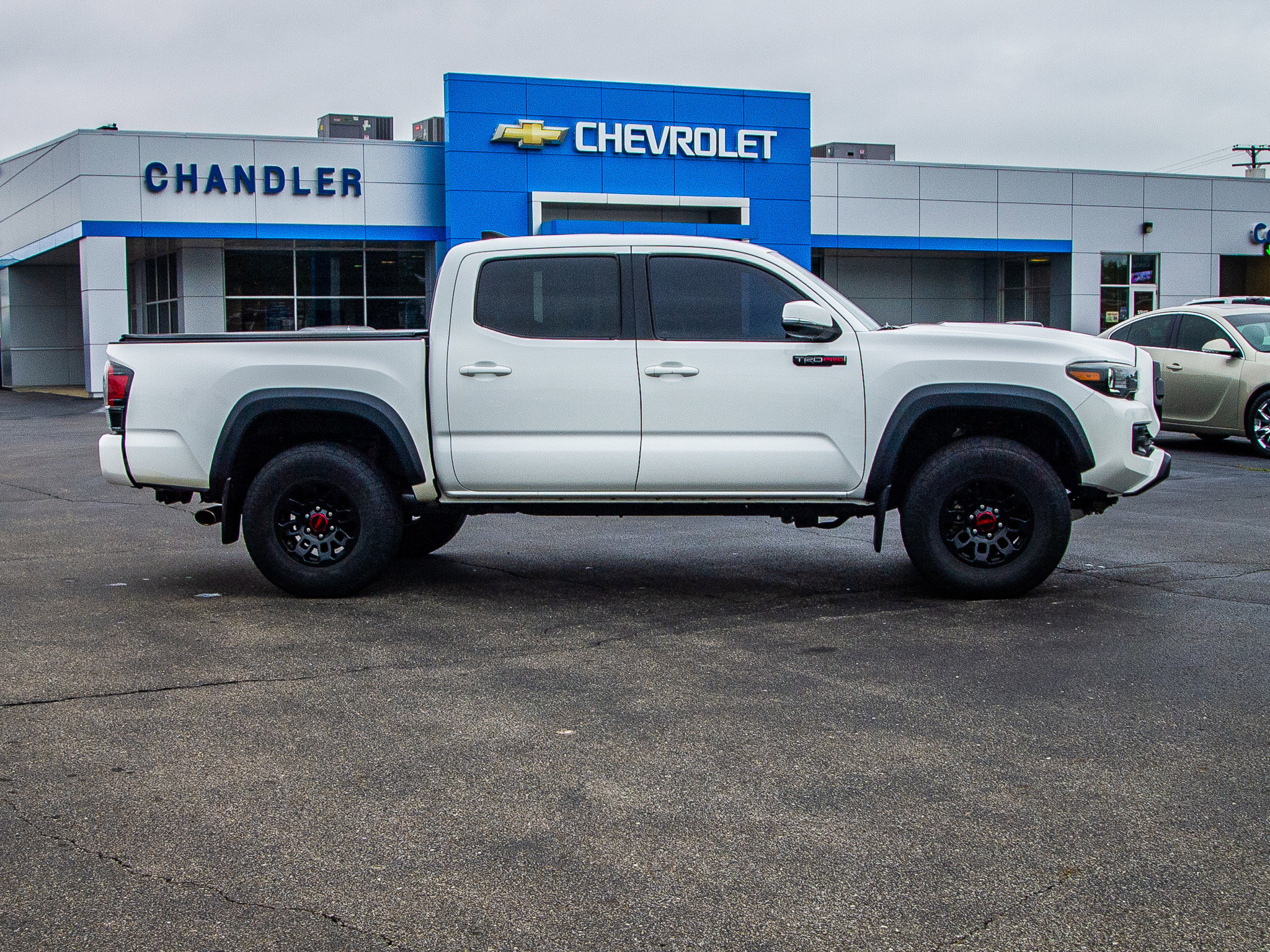Used 2017 Toyota Tacoma TRD Pro AWD/4WD image 8