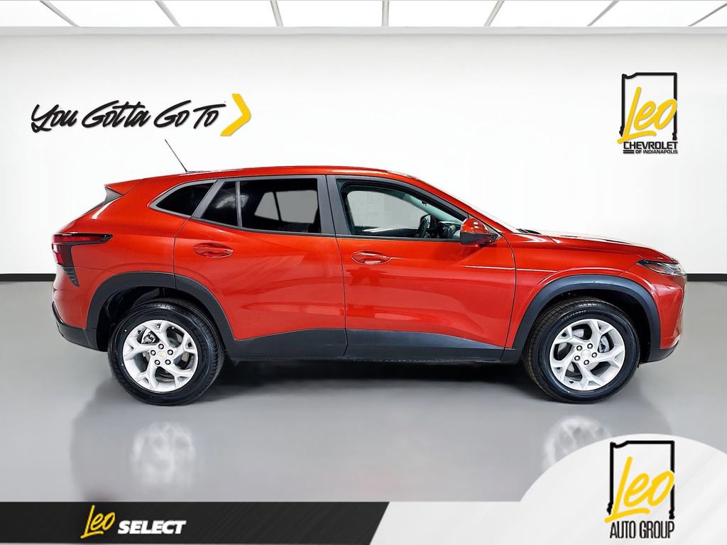 Used 2024 Chevrolet Trax LS w/ LS Convenience Package FWD image 4