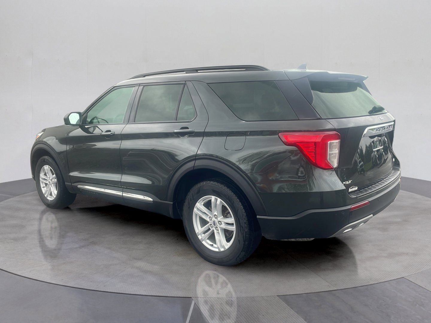 Used 2024 Ford Explorer XLT w/ Equipment Group 202A AWD/4WD image 3