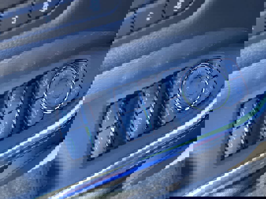 Used 2024 Cadillac XT4 Premium Luxury image 13