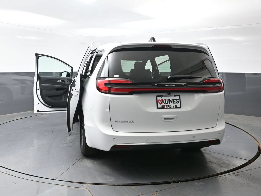 New 2027 Chrysler Pacifica Select w/ Family Tech Group FWD image 47