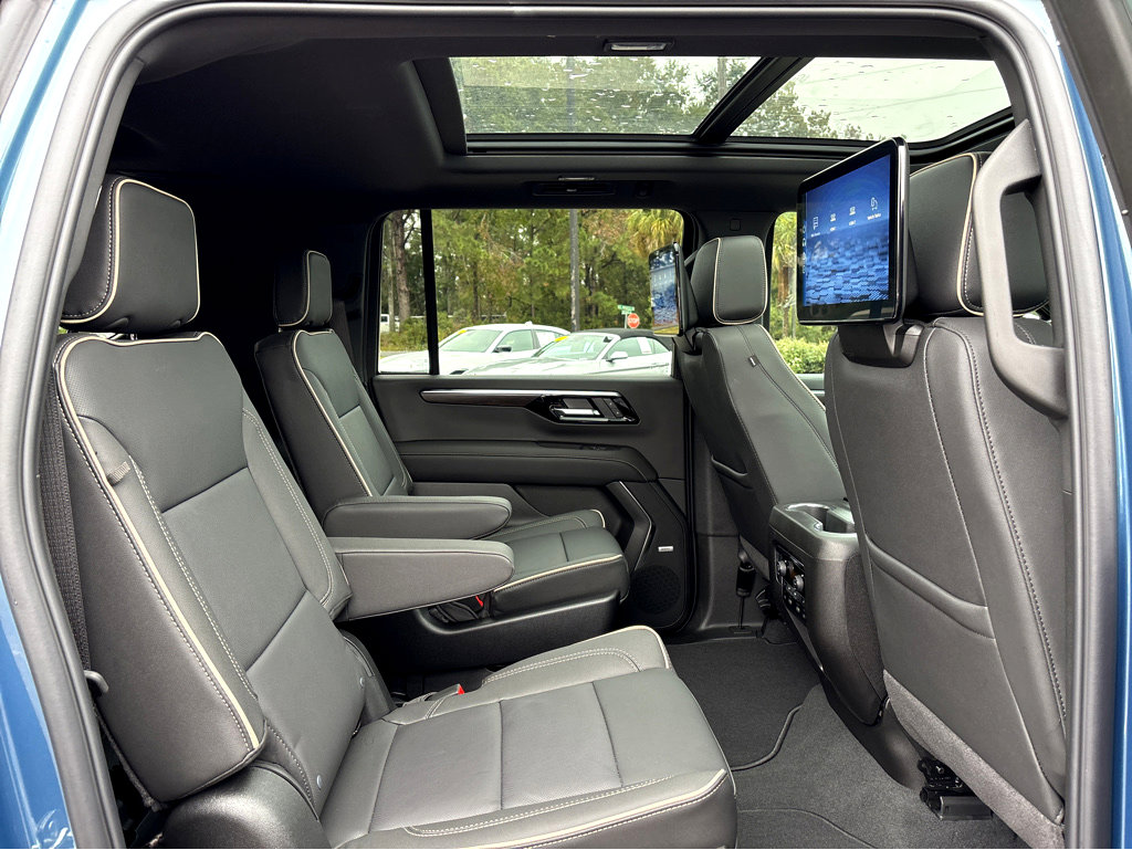 New 2026 Chevrolet Suburban Premier image 13