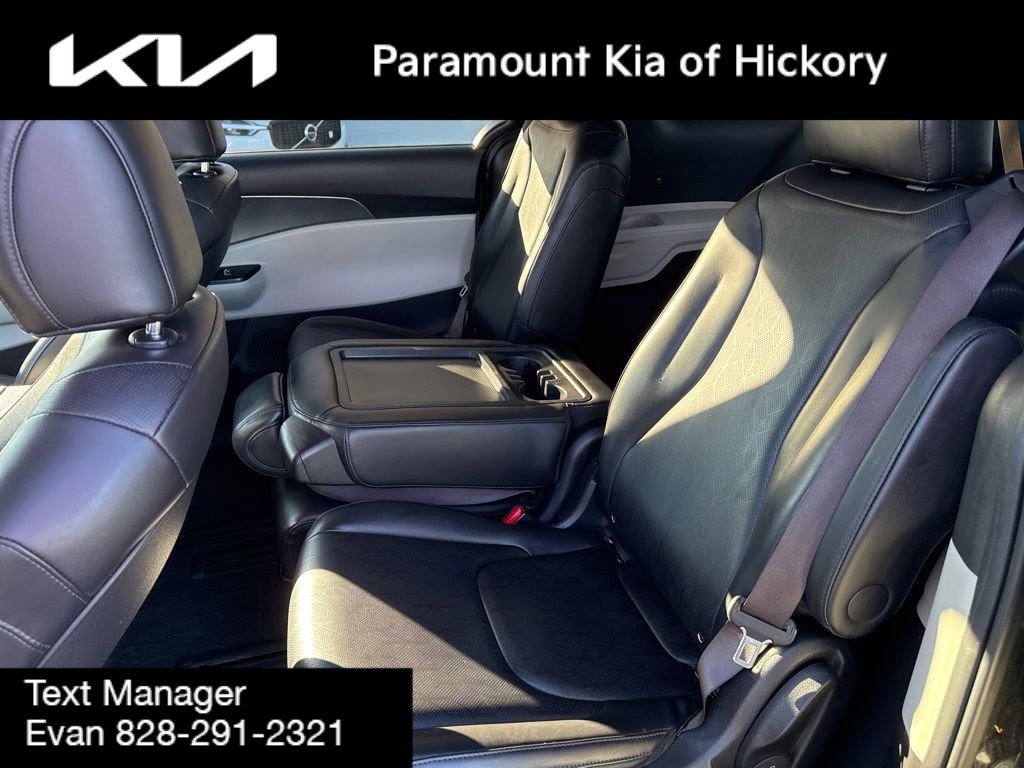 Used 2023 Kia Carnival LX image 16