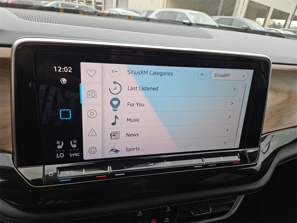 Used 2025 Volkswagen Atlas SE image 21