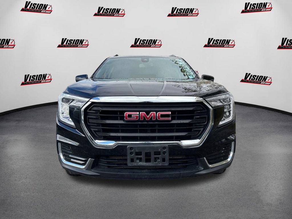 Used 2022 GMC Terrain SLE w/ Driver Convenience Package image 2
