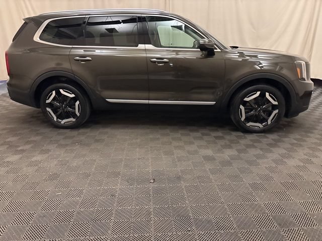 Certified 2024 Kia Telluride S FWD image 4