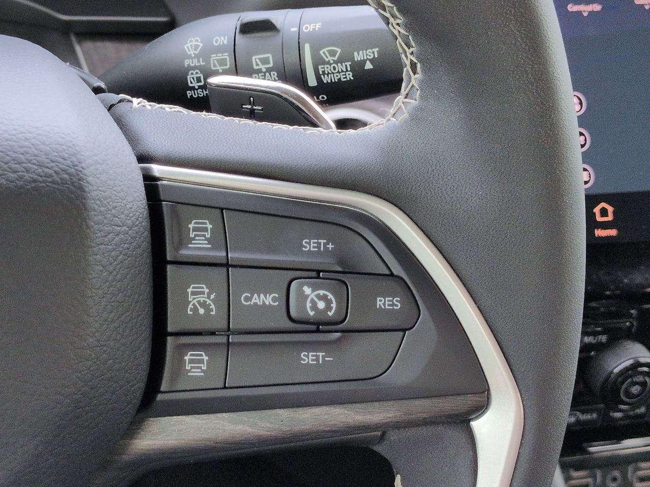 Used 2023 Jeep Grand Cherokee Limited w/ Luxury Tech Group II RWD image 25