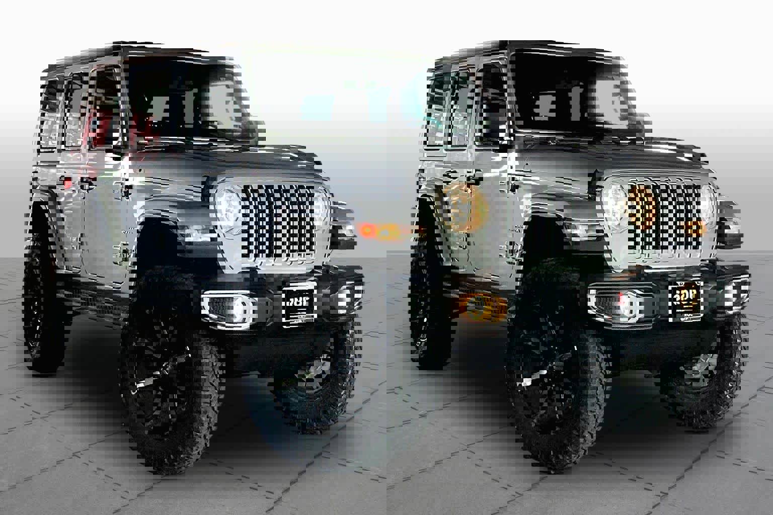 Used 2022 Jeep Wrangler Unlimited Sahara w/ Cold Weather Group AWD/4WD image 2