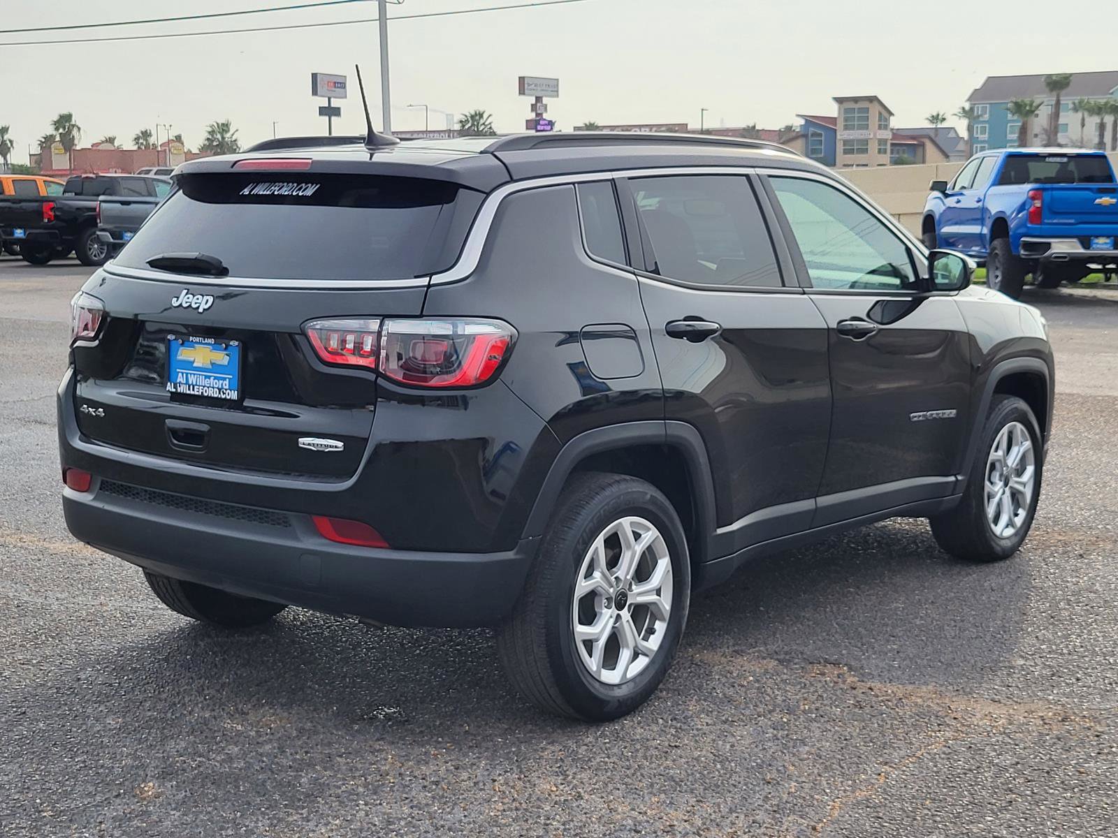 Used 2025 Jeep Compass Latitude image 5