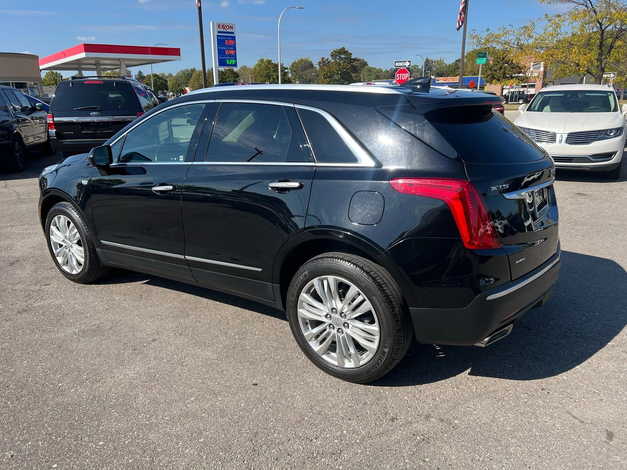 Used 2019 Cadillac XT5 Premium Luxury image 3
